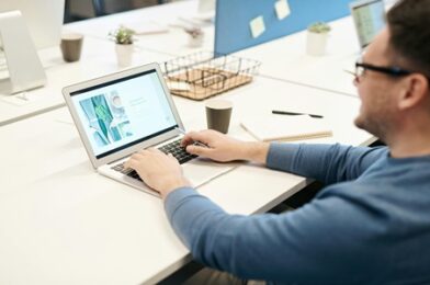 Escucha los consejos prácticos y accede a plataformas esenciales para buscar empleo en Chile