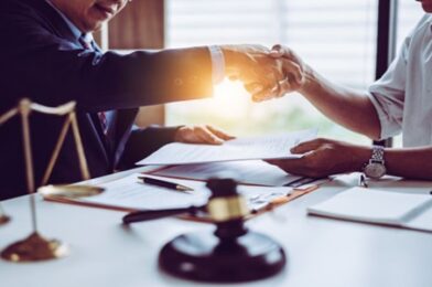 En qué se especializan los abogados en Derecho Corporativo y Societario