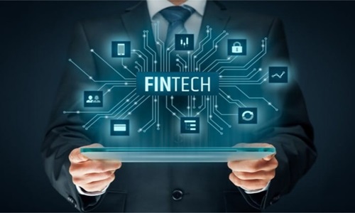La transformación digital en el sector financiero: Examinar cómo las fintech están innovando y qué pueden aprender las instituciones tradicionales de ella